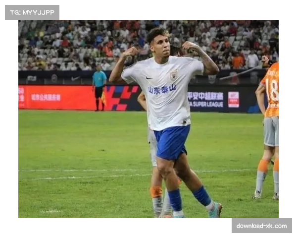 泰山泽卡头球中柱错失良机 进攻端存在感低急需激活